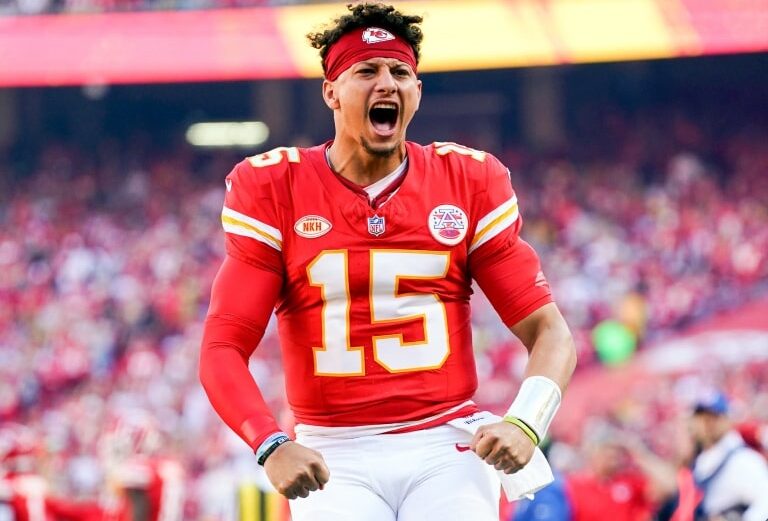 Patrick Mahomes: The Man With the Largest Contract in NFL Histor Crumbs ...