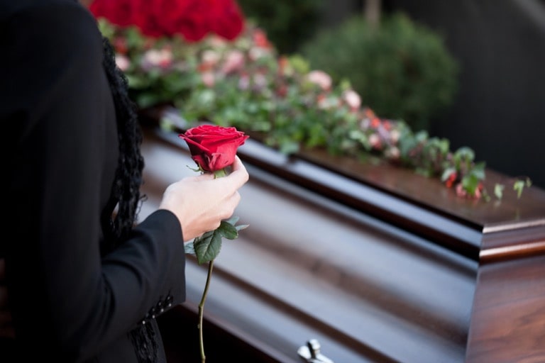 how to plan a tasteful funeral for a loved one